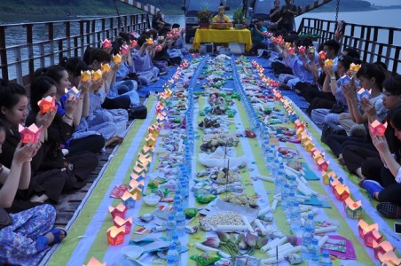 CLB thanh niên Phật tử tổ chức lễ phóng sinh, cầu an mùa Phật đản