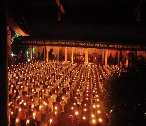 Trại hè sinh hoạt Phật pháp tại chùa Phong Phạn - Đêm thắp nến tri ân cha mẹ