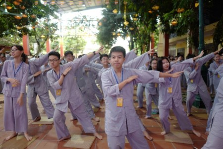 Hà Nội: Ngày thứ 2 khóa tu 'Theo Phật, con an vui' với chủ đề: Lắng nghe