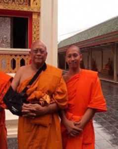 Lãnh đạo biểu tình Thái Lan xuống tóc đi tu