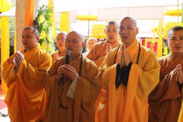 Ngày thứ 02 các phái đoàn kính viếng ni trưởng Thích Đàm Hảo