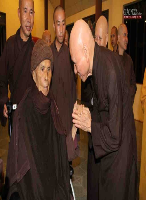 Thiền sư Thích Nhất Hạnh đã về tới tổ đình Từ Hiếu 