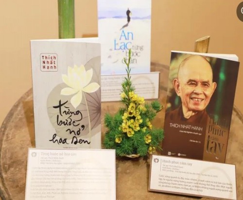 Triển lãm thư pháp 'Hương thơm quê mẹ' của thiền sư Thích Nhất Hạnh
