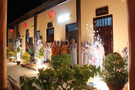 Thiền Tự Trúc Lâm Viên Giác tổ chức Đại lễ Phật Đản PL.2559  DL.2015