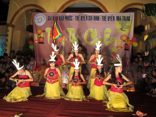 Ấn tượng đêm hội “Trung Thu cho em ” ở chùa Bảo Phước