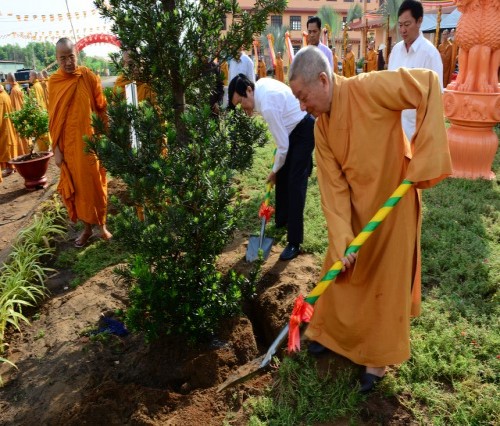 Nguyên Chủ tịch nước Trương Tấn Sang thăm Học viện PGVN tại TP. HCM