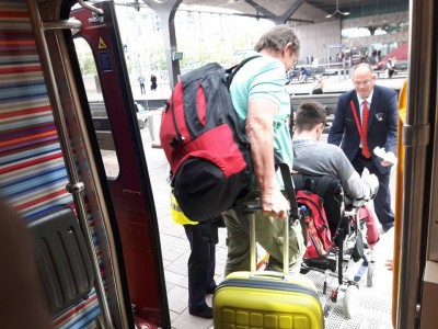 Gặp những người dân Bỉ tốt bụng nghĩ về Tứ Chánh Cần