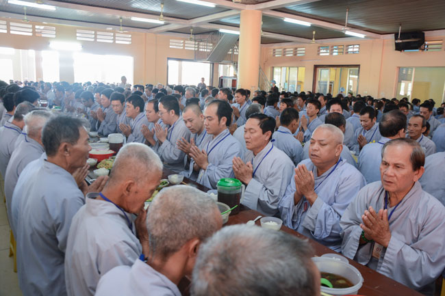 Tu trong lúc uống ăn