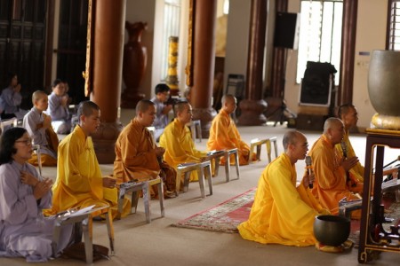 Tụng kinh Chuyển Pháp luân cầu nguyện suốt tuần lễ Phật đản