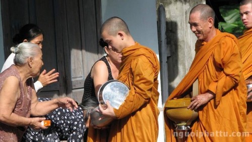 Vấn đề khất thực trong Đạo Phật