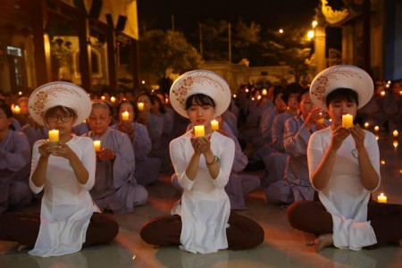 Đêm hoa đăng mừng khánh đản Đức Phật A Di Đà tại chùa Bà Đa