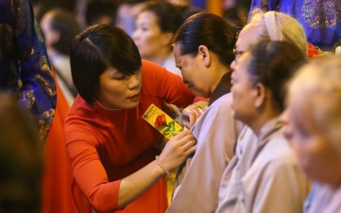 Văn  hóa  tình  người