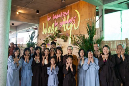 Tổng giám đốc cũng bật khóc hạnh phúc khi cùng được Wake Up