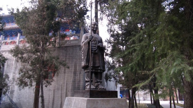 Người Trung Quốc đầu tiên xuất gia