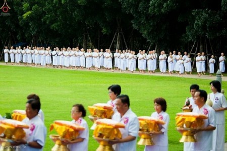 Dịp mùa Chay 100 nghìn người xuất gia gieo duyên diễu hành khắp đường phố Thái Lan