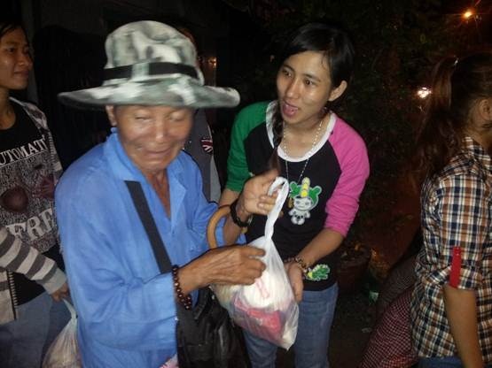 Khám phá cuộc sống Sài Gòn về đêm, mang yêu thương đến cho mọi người