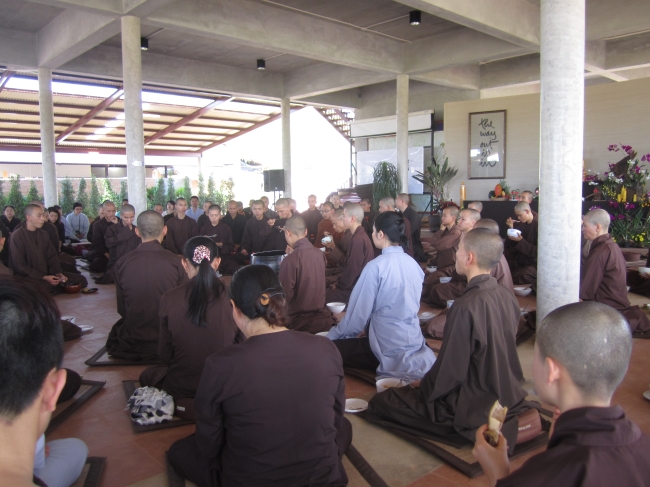 Làng Mai: Đến để thấy