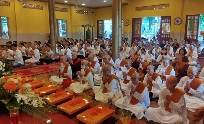 Phật giáo Nguyên thủy nói gì về tụng kinh, cầu siêu và hồi hướng cho người đã khuất?