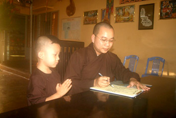 ĐĐ Niệm Tấn: Cho chúng sinh trí tuệ là công đức vô lượng