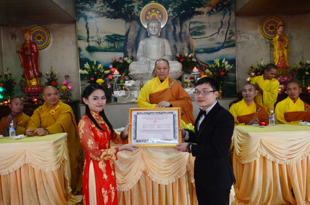 Bốn đôi bạn trẻ tổ chức lễ hằng thuận tại chùa Giai Lam - Tịnh Pháp