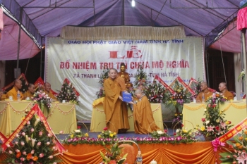 Lễ bổ nhiệm Ni sư trụ trì đầu tiên của Phật giáo Hà Tĩnh