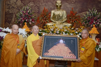 Chư Tăng chùa Hoằng Pháp dâng hương tưởng niệm Tổ sư Minh Đăng Quang