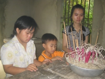 Bốn chị em bơ vơ vì mất cả bố lẫn mẹ