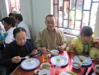 Tiệc buffet chay miễn phí ở chùa Nam Hòa