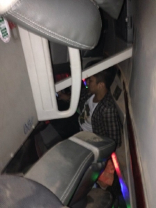 Niệm Phật chờ giải cứu trong xe khách bị lật