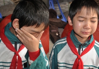 Bố mẹ qua đời, một mình em lớp 7 chăm anh trai và chị gái ngớ ngẩn