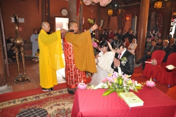 Lễ Hằng thuận đầu tiên của Tết Dương lịch 2014 tại Chùa Thành