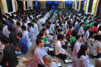 Thanh niên với việc đi chùa