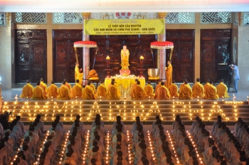 Chùa Hoằng Pháp tổ chức thắp nến nguyện cầu cho các nạn nhân trong vụ chìm phà Sewol