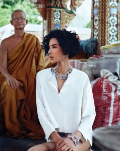 Thêm một trò lố nơi chốn tôn nghiêm