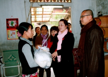 Những món quà tết đến với các gia đình có hoàn cảnh khó khăn