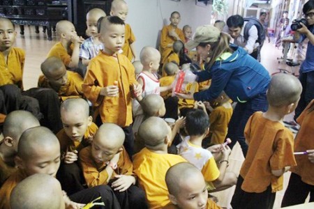 ‘Tỉ phú ve chai’: Cho đi để nhận nhiều thứ quý hơn tiền