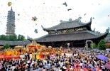Những suy nghĩ về di tích và lễ hội